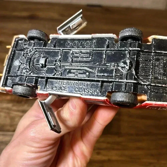 Vintage Corgi Toys Chevrolet Caprice Classic STP Racecar Dorcas Rally Car 43 - Picture 10 of 12